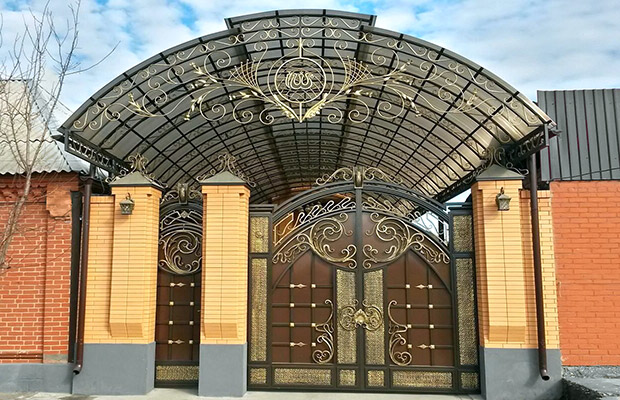 Купить или заказать ворота для дома с навесом - стильные и надежные решения для вашего участка в Сегеже от 41720 руб | ВоротМастер-Сгж